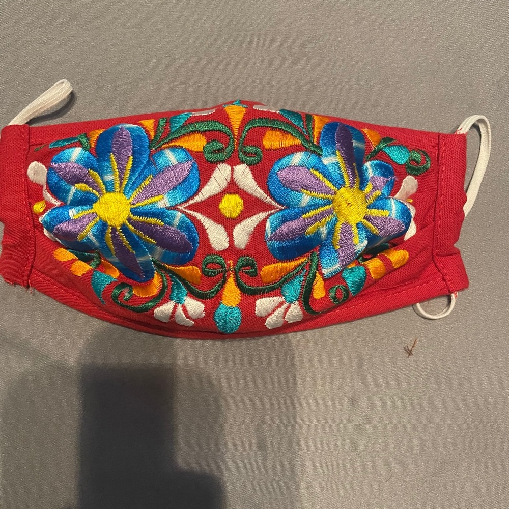 Embroidered face mask - Picture 7 of 12